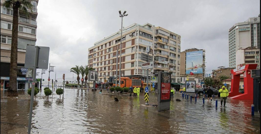 İzmir için kritik uyarı: Olası depremde deniz kentin içine girecek 4